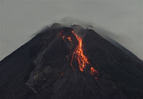 erupsi gunung merapi adalah